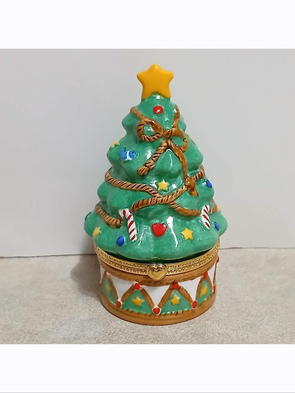 Christmas Tree Ceramic Trinket Box Surprise Star Inside Gift Holiday Decor